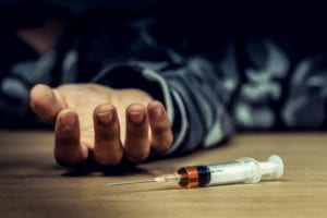 A quién pedir ayuda en caso de drogadicción: una guía básica